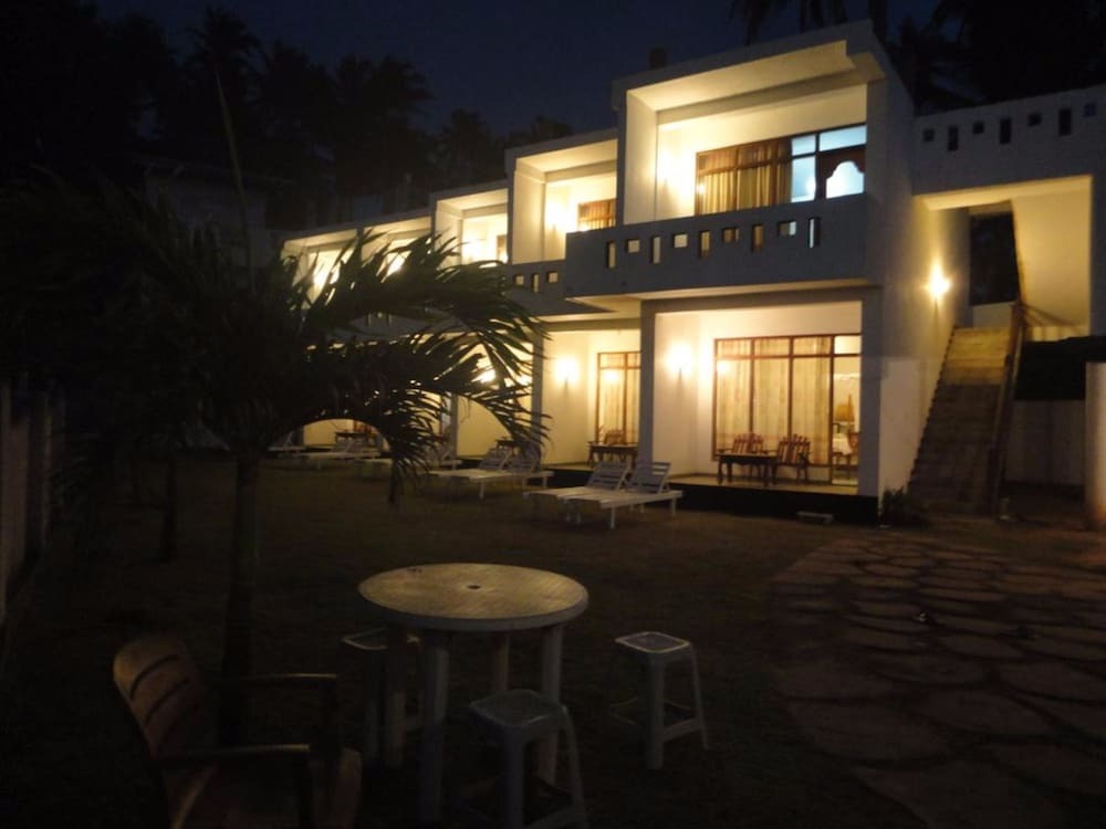 Serenity Resort & Spa Mirissa Buitenkant foto