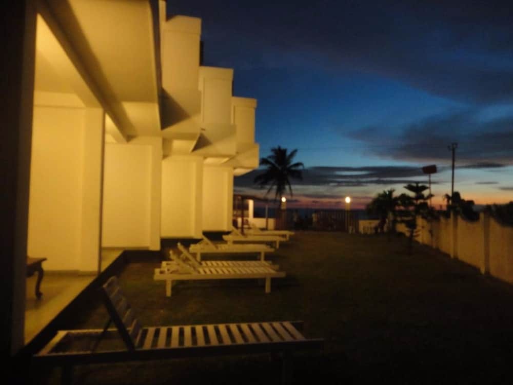 Serenity Resort & Spa Mirissa Buitenkant foto